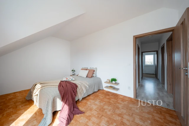 Prodej rodinného domu 141 m² s pozemkem 385 m² + terasa 7 m² + balkón 4 m²