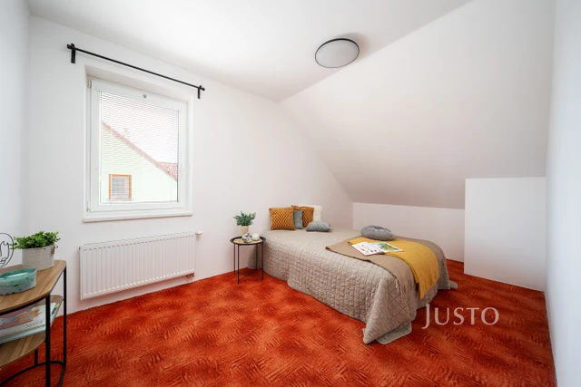 Prodej rodinného domu 141 m² s pozemkem 385 m² + terasa 7 m² + balkón 4 m²