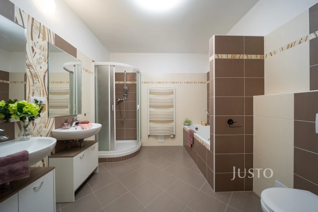 Prodej rodinného domu 141 m² s pozemkem 385 m² + terasa 7 m² + balkón 4 m²