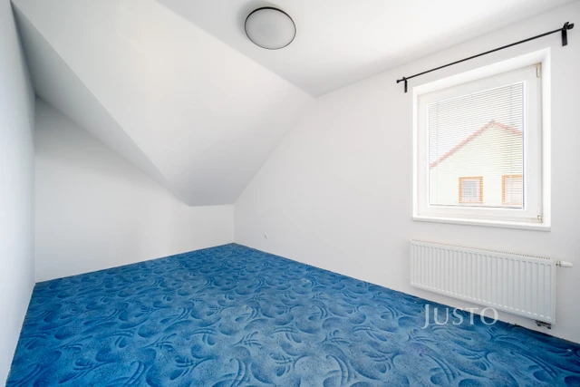 Prodej rodinného domu 141 m² s pozemkem 385 m² + terasa 7 m² + balkón 4 m²