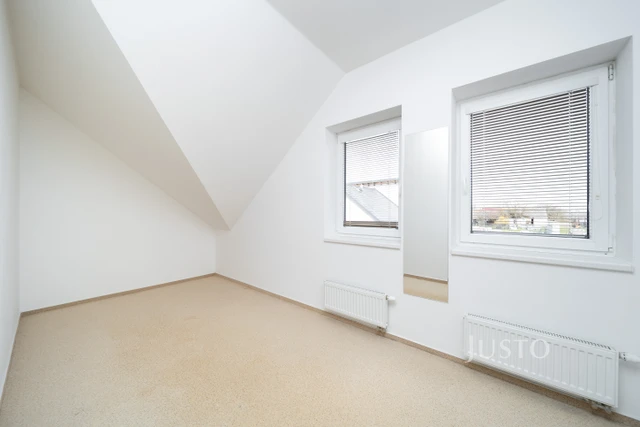 Prodej rodinného domu 141 m² s pozemkem 385 m² + terasa 7 m² + balkón 4 m²
