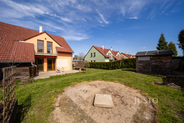 Prodej rodinného domu 141 m² s pozemkem 385 m² + terasa 7 m² + balkón 4 m²