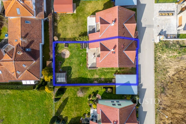 Prodej rodinného domu 141 m² s pozemkem 385 m² + terasa 7 m² + balkón 4 m²