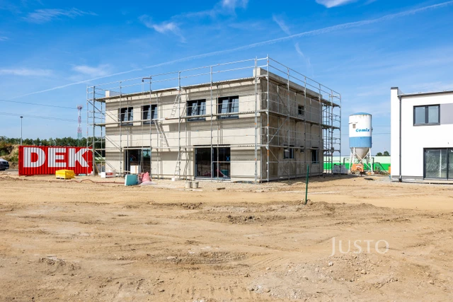 Prodej 5+kk 123 m² + zahrada 122 m² + terasa + parkování