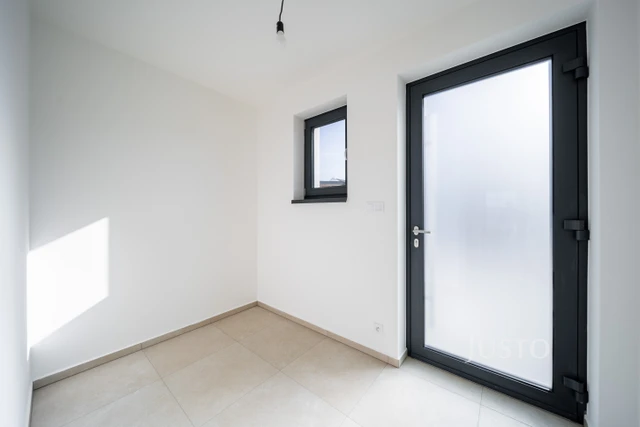 Prodej 5+kk 124 m² + zahrádka 80 m² + terasa 13 m² + parkování