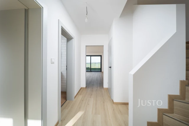 Prodej 5+kk 124 m² + zahrádka 80 m² + terasa 13 m² + parkování
