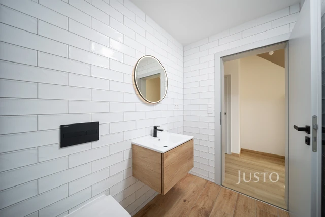 Prodej 5+kk 124 m² + zahrádka 80 m² + terasa 13 m² + parkování