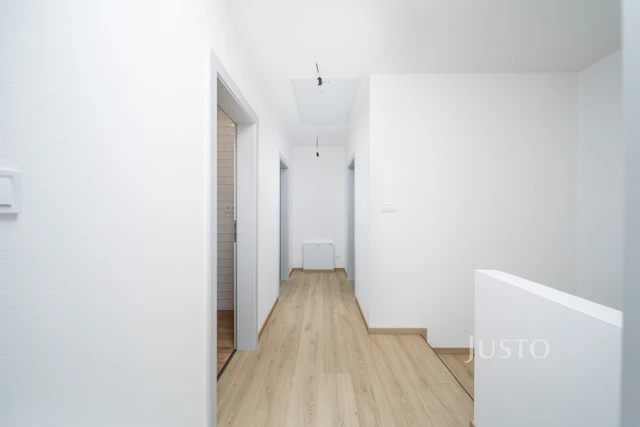 Prodej 5+kk 124 m² + zahrádka 80 m² + terasa 13 m² + parkování
