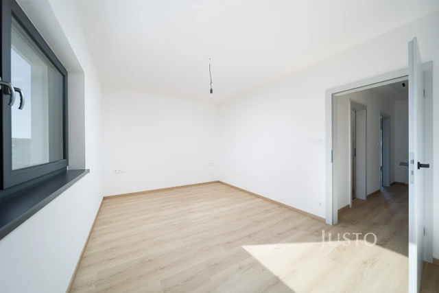 Prodej 5+kk 124 m² + zahrádka 80 m² + terasa 13 m² + parkování