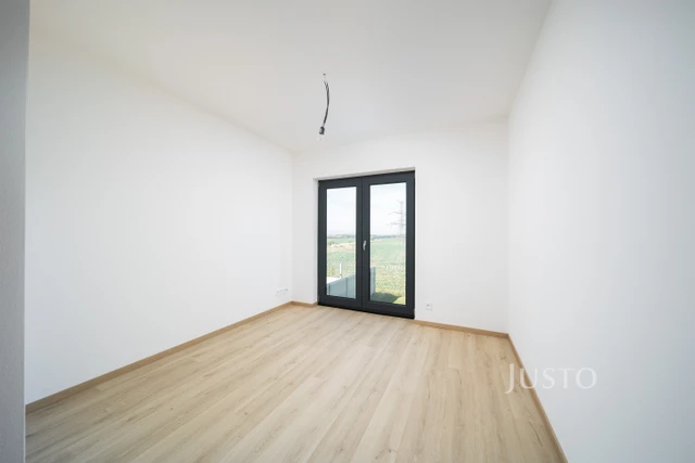 Prodej 5+kk 124 m² + zahrádka 80 m² + terasa 13 m² + parkování