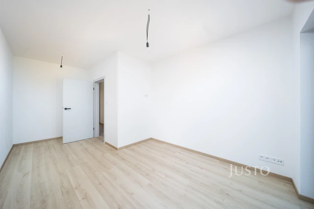 Prodej 5+kk 124 m² + zahrádka 80 m² + terasa 13 m² + parkování