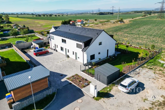 Prodej 5+kk 124 m² + zahrádka 80 m² + terasa 13 m² + parkování