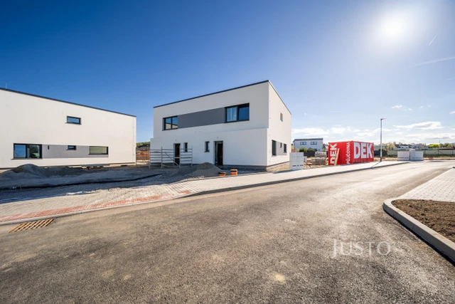 Prodej 5+kk 123 m² + zahrada 122 m² + terasa + parkování