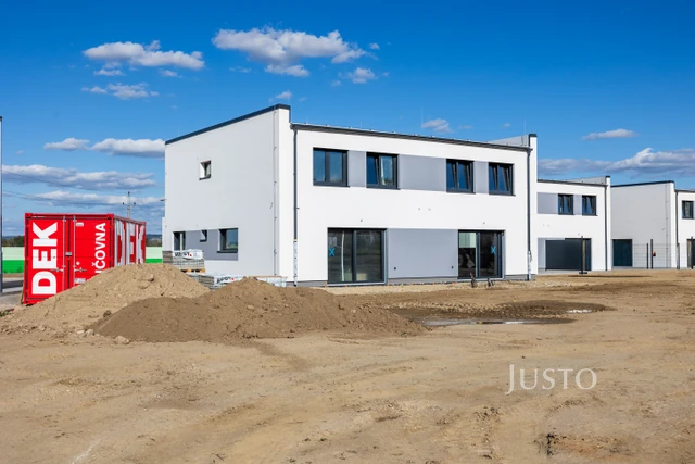Prodej 5+kk 123 m² + zahrada 122 m² + terasa + parkování