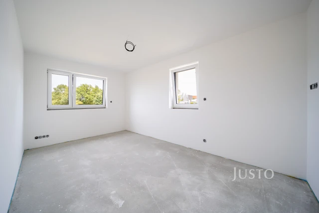 Prodej 5+kk 121 m² + zahrada 268 m² + terasa 14 m² + parkování