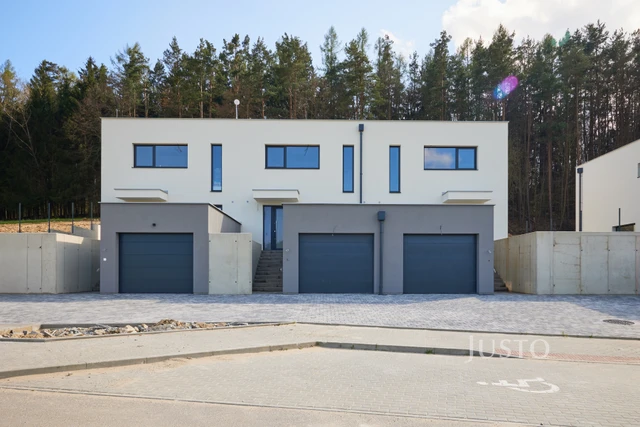 Prodej 4+kk 132 m² + zahrada 203 m² + terasa 13 m² + garáž