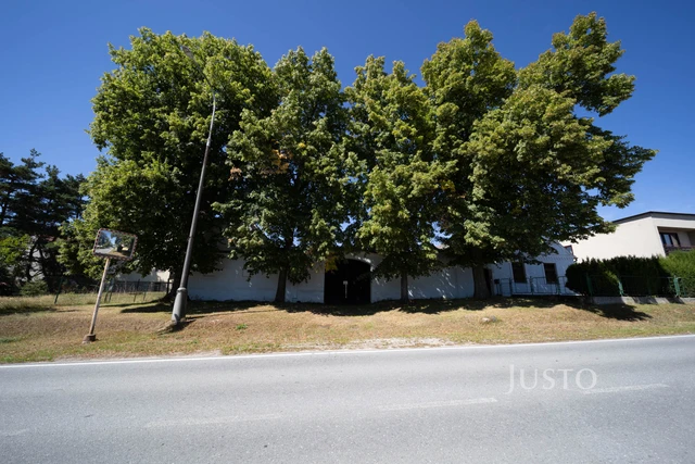 Prodej rodinného domu 223 m² s pozemkem 2440 m²