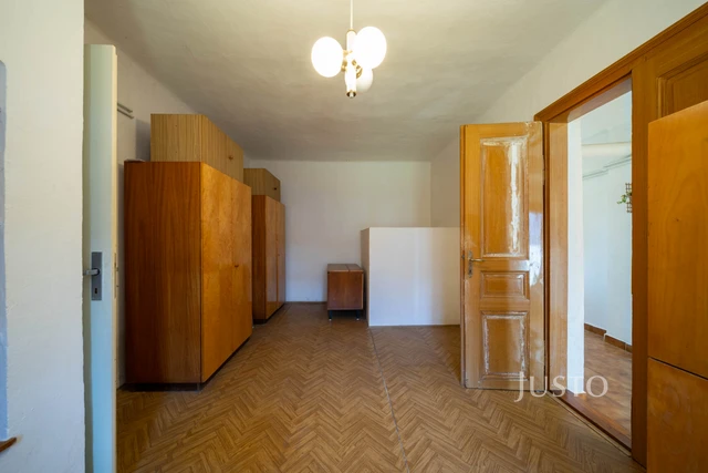 Prodej rodinného domu 223 m² s pozemkem 2440 m²