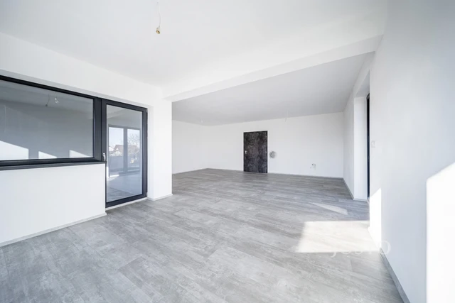 Prodej 5+kk 152 m² + zahrada 272 m² + terasa 81 m² + parkování