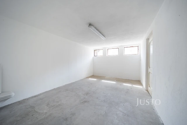 Pronájem 4+1 125 m² + balkón 3 m² + garáž