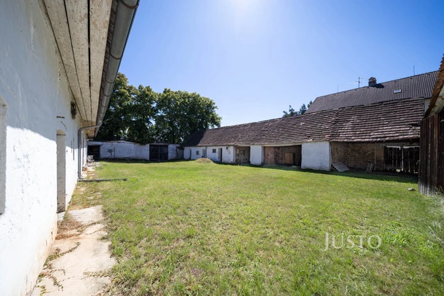 Prodej rodinného domu 223 m² s pozemkem 2440 m²