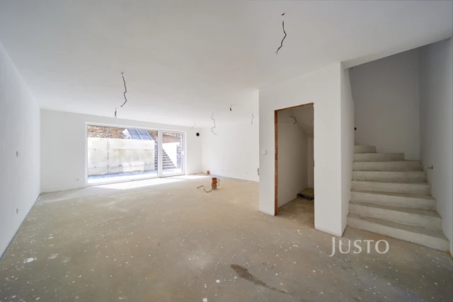 Prodej 4+kk 132 m² + zahrada 203 m² + terasa 13 m² + garáž
