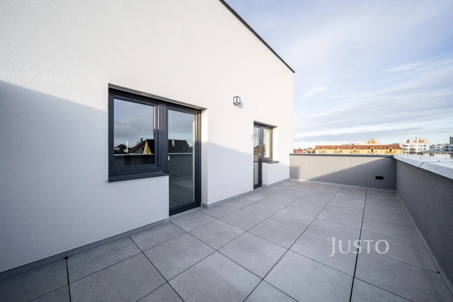 Prodej 5+kk 152 m² + zahrada 272 m² + terasa 81 m² + parkování