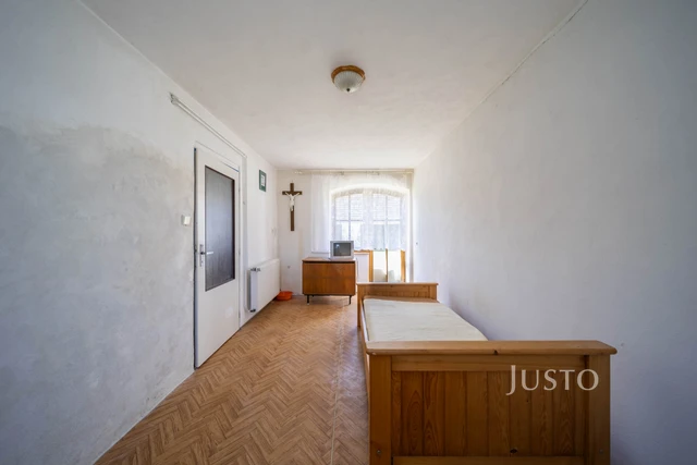 Prodej rodinného domu 223 m² s pozemkem 2440 m²