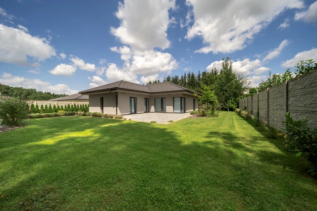 Pronájem rodinného domu 130 m² s pozemkem 779 m² + terasa 13 m²