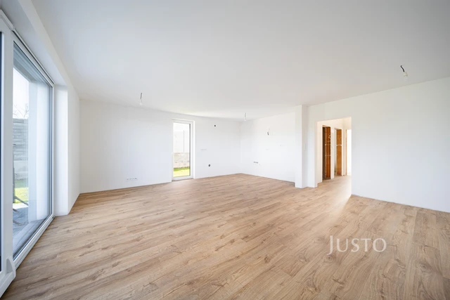 Prodej 5+kk 121 m² + zahrada 260 m² + terasa 14 m² + parkování