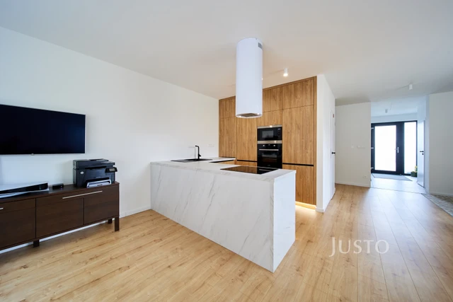 Prodej 4+kk 132 m² + zahrada 203 m² + terasa 13 m² + garáž