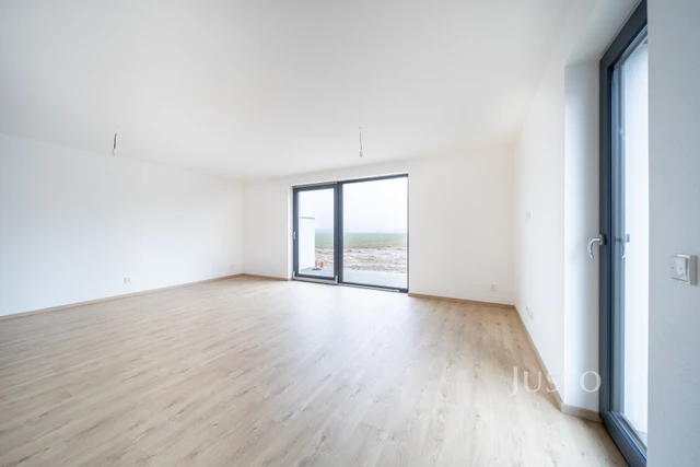 Prodej 5+kk 121 m² + zahrada 215 m² + terasa 14 m² + parkování