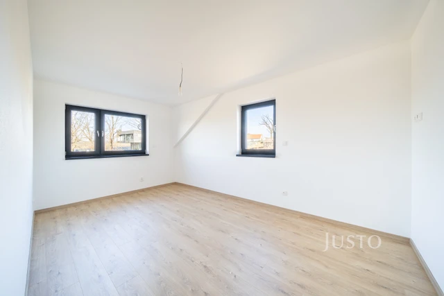 Prodej 5+kk 121 m² + zahrada 215 m² + terasa 14 m² + parkování