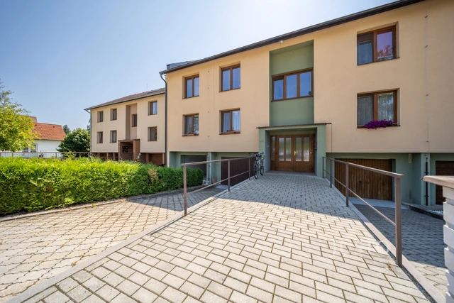 Pronájem 4+1 125 m² + balkón 3 m² + garáž