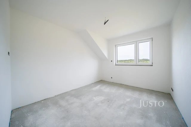 Prodej 5+kk 121 m² + zahrádka 70 m² + terasa 14 m² + parkování