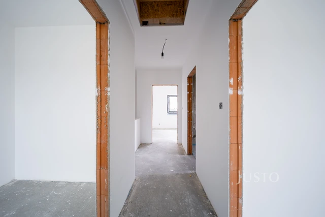 Prodej 5+kk 124 m² + zahrada 453 m² + terasa 13 m² + parkování