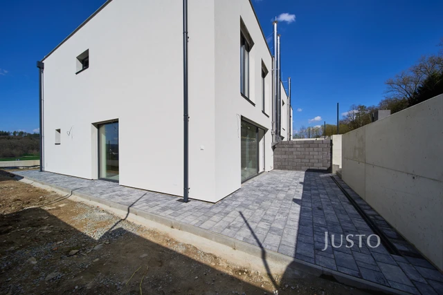 Prodej 4+kk 132 m² + zahrada 334 m² + terasa 13 m² + garáž