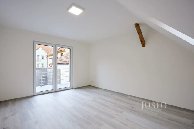 Pronájem 2+kk 55 m² + terasa 5 m²