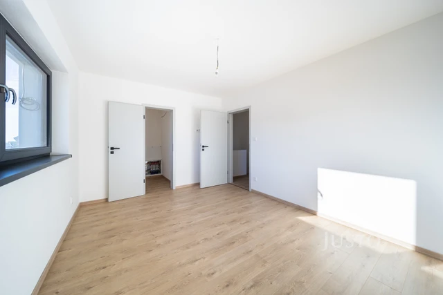 Prodej 5+kk 121 m² + zahrada 215 m² + terasa 14 m² + parkování