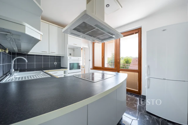 Pronájem 4+1 125 m² + balkón 3 m² + garáž