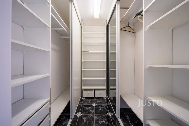 Pronájem 4+1 125 m² + balkón 3 m² + garáž