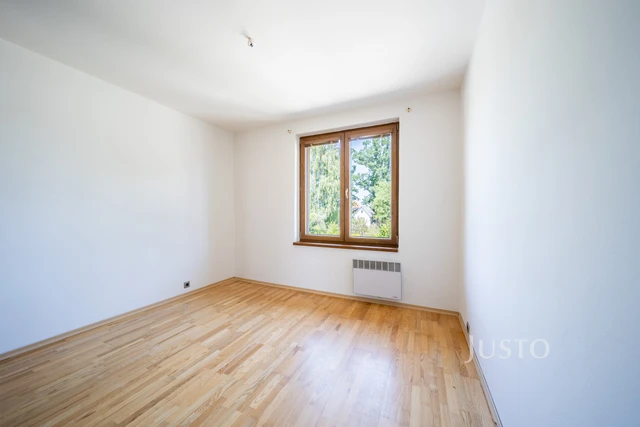 Pronájem 4+1 125 m² + balkón 3 m² + garáž