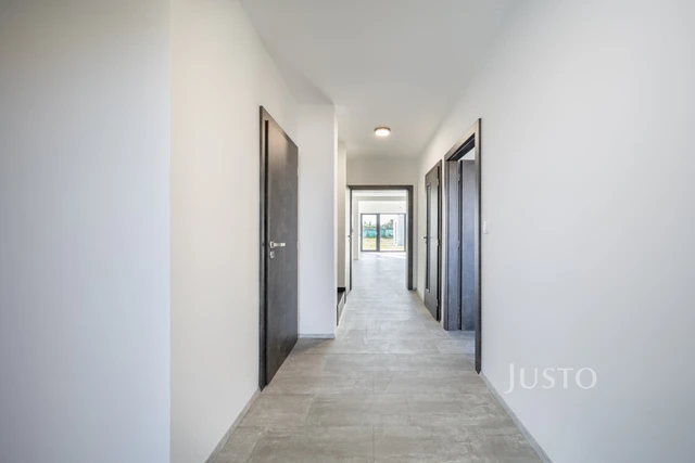 Prodej 5+kk 152 m² + zahrada 193 m² + terasa 81 m² + parkování