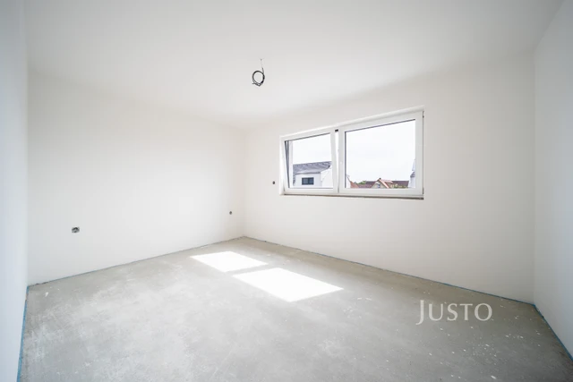 Prodej 5+kk 121 m² + zahrádka 70 m² + terasa 14 m² + parkování