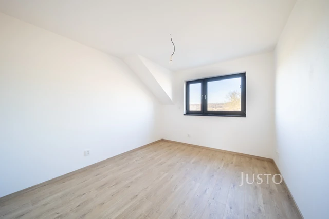 Prodej 5+kk 121 m² + zahrada 215 m² + terasa 14 m² + parkování