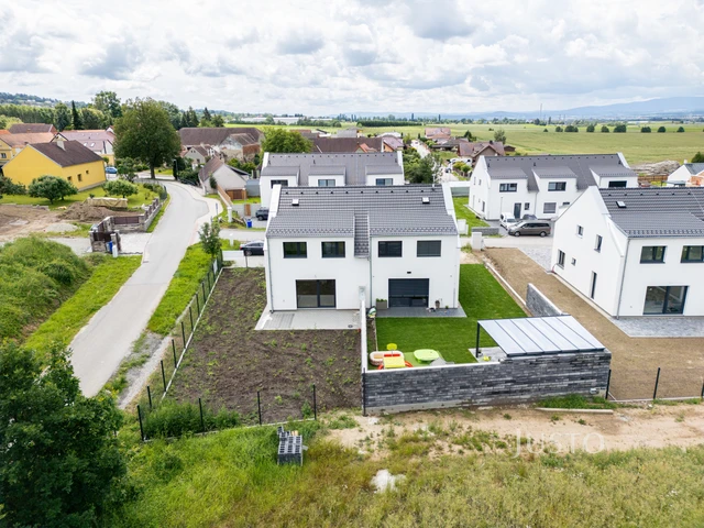 Prodej 5+kk 121 m² + zahrada 215 m² + terasa 14 m² + parkování