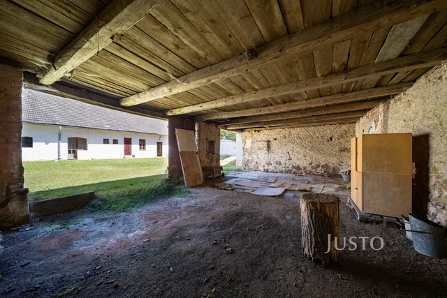 Prodej rodinného domu 223 m² s pozemkem 2440 m²