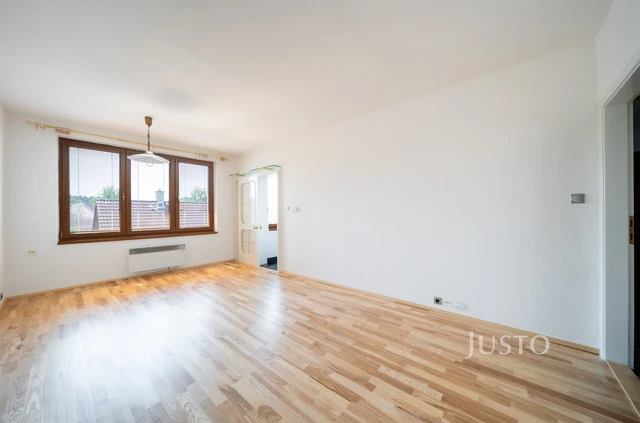 Pronájem 4+1 125 m² + balkón 3 m² + garáž