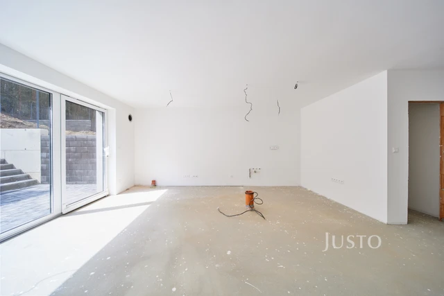 Prodej 4+kk 132 m² + zahrada 203 m² + terasa 13 m² + garáž