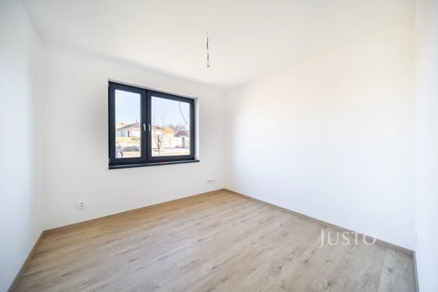 Prodej 5+kk 121 m² + zahrada 215 m² + terasa 14 m² + parkování